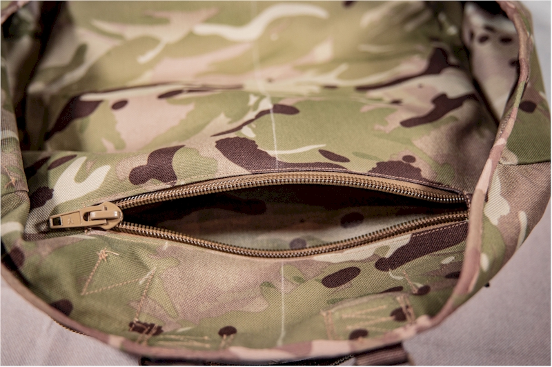 Flat pocket inside the lid