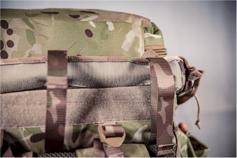 Heavy duty ladderlocs and Velcro closure on the floating lid