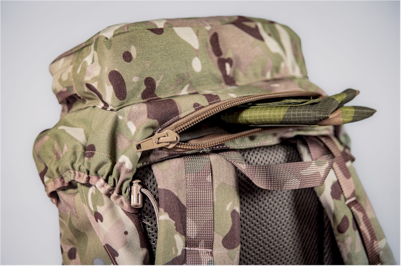 Internal pocket within the lid and raised top pouch Both use heavy duty zips